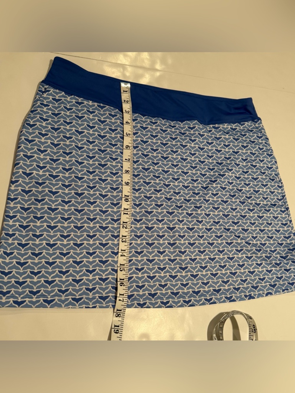Vineyard vines performance woman’s athleticc skort with whale fin size Large - Picture 4 of 11